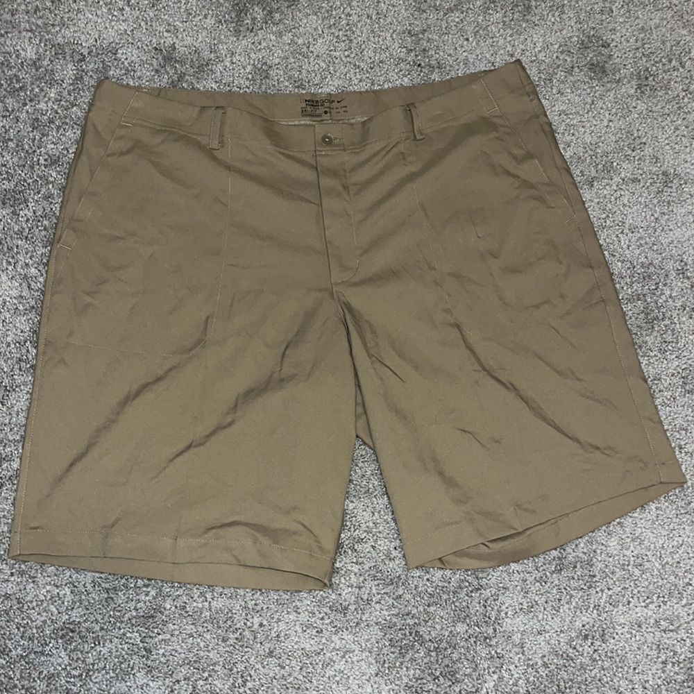 New 10” Nike Tan beige Flat Front Golf shorts 42 waist Standard Fit Men’s poly